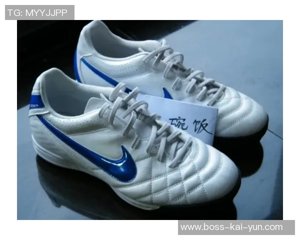 探索Nike平底足球鞋的卓越性能与舒适体验，助你在赛场上尽显风采