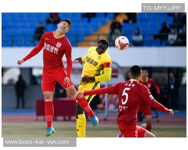 明星足球队赛场外冲突引发热议球迷反应不一